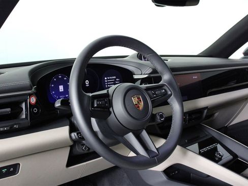 Used 2025 Porsche Macan 4 Electric image 4