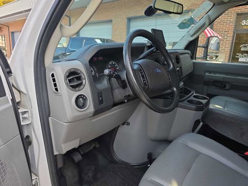 Used 2018 Ford E-350 and Econoline 350 Super Duty w/ Power Windows & Locks Group image 11