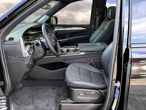 Used 2025 Cadillac Escalade ESV Sport Platinum w/ LPO, Floor Liner Package image 21