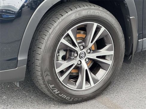 Used 2019 Toyota Highlander LE image 5