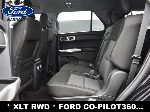 Used 2022 Ford Explorer XLT image 12