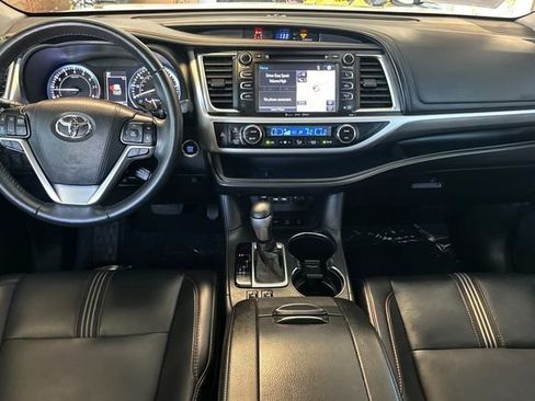 Used 2019 Toyota Highlander SE AWD/4WD image 13