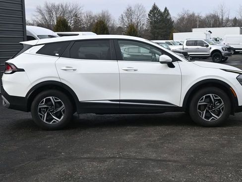 Used 2024 Kia Sportage LX image 4