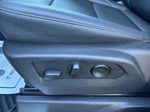 Used 2025 Chevrolet Silverado 2500 LT w/ Leather Package image 11