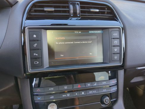 Used 2018 Jaguar F-PACE Prestige image 25