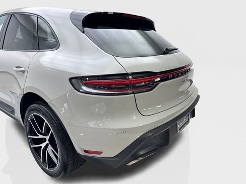 Used 2023 Porsche Macan AWD/4WD image 19