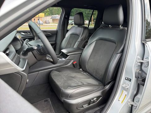 Used 2025 Jeep Grand Cherokee Altitude AWD/4WD image 20