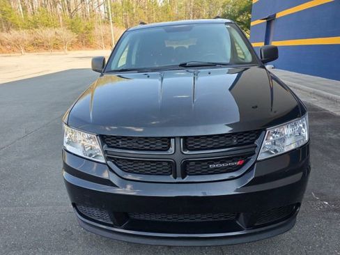Used 2018 Dodge Journey SE w/ Connectivity Group image 2