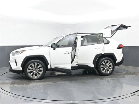 Used 2020 Toyota RAV4 XLE Premium image 53