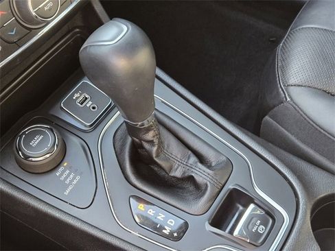 Used 2019 Jeep Cherokee High Altitude image 28