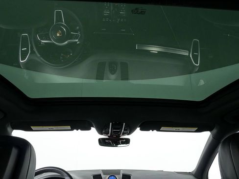 Used 2022 Porsche Cayenne image 21