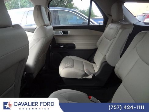 Used 2023 Ford Explorer Platinum w/ Technology Package AWD/4WD image 9