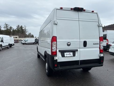 Used 2024 RAM ProMaster 2500 w/ Convenience Group image 11