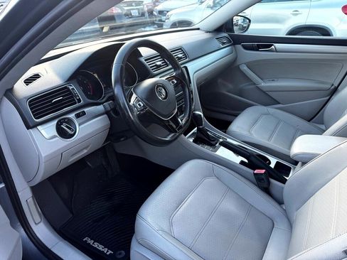 Used 2019 Volkswagen Passat 2.0T Wolfsburg image 12