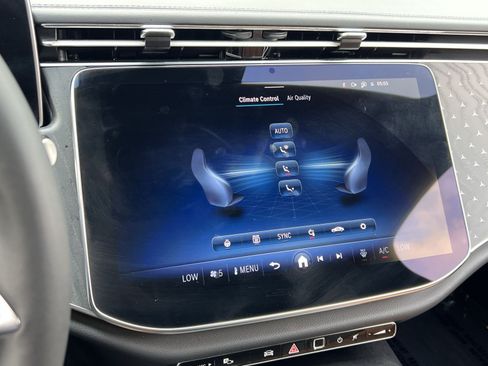 Used 2025 Mercedes-Benz E 350 4MATIC Sedan image 26