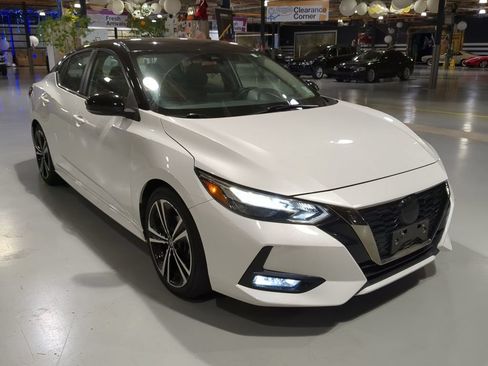 Used 2022 Nissan Sentra SR w/ Lighting Package FWD image 5