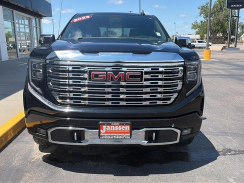 Used 2023 GMC Sierra 1500 Denali w/ Denali Reserve Package AWD/4WD image 3
