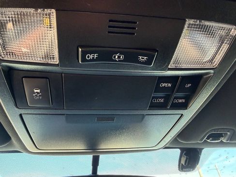 Used 2017 Toyota Tacoma Limited w/ Tow Package AWD/4WD image 25