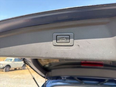 Used 2019 Subaru Outback 2.5i Limited w/ Popular Package #2 image 11