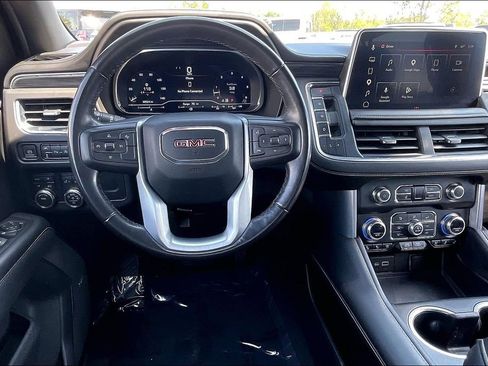 Used 2023 GMC Yukon XL SLT AWD/4WD image 10