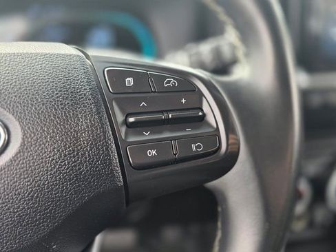 Used 2024 Hyundai Venue Limited image 24