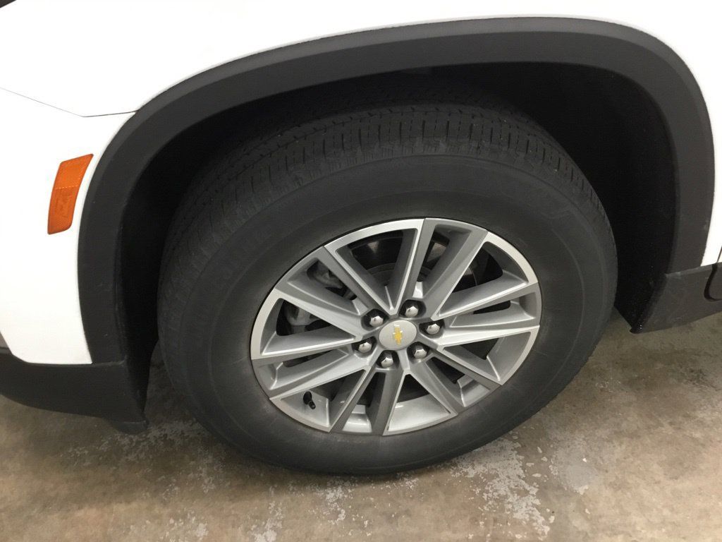 Used 2023 Chevrolet Traverse LT FWD image 4