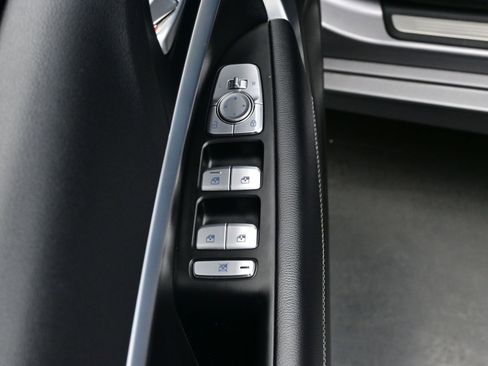 Certified 2024 Genesis G70 2.5T image 11