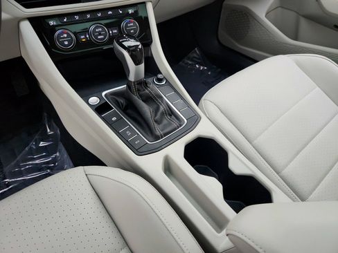 Used 2024 Volkswagen Jetta SE image 21