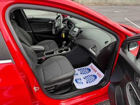 Used 2019 Chevrolet Cruze LT image 7