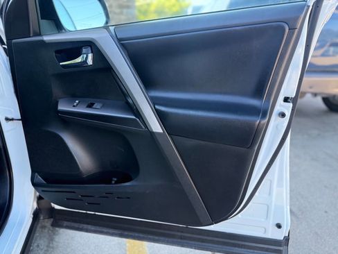 Used 2018 Toyota RAV4 XLE FWD image 20