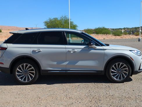 Used 2023 Lincoln Corsair Reserve w/ Equipment Group 202A AWD/4WD image 2