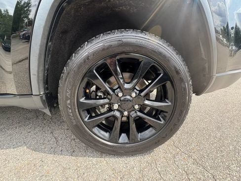 Used 2018 Jeep Grand Cherokee Laredo AWD/4WD image 10