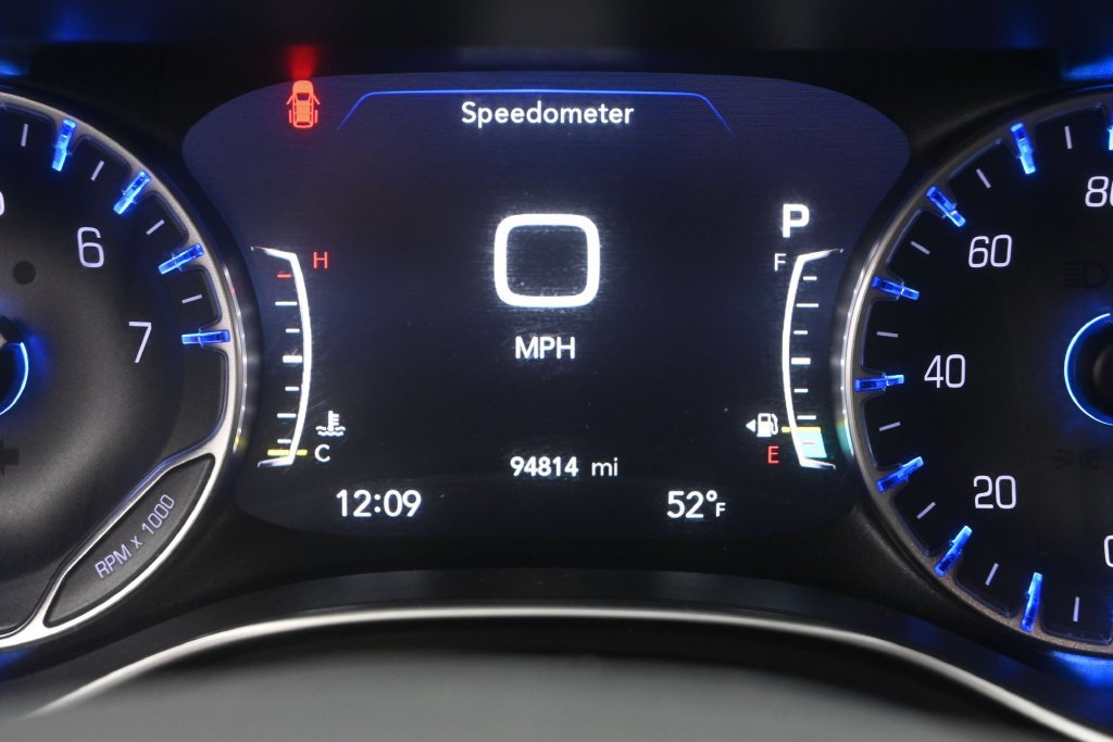 Used 2017 Chrysler Pacifica Touring-L Plus FWD image 36