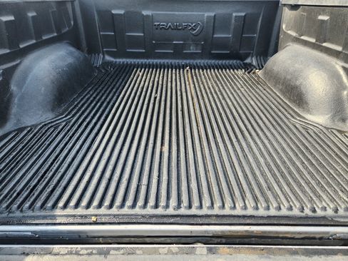 Used 2025 RAM 1500 Laramie AWD/4WD image 32