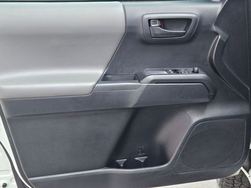 Used 2019 Toyota Tacoma SR image 18