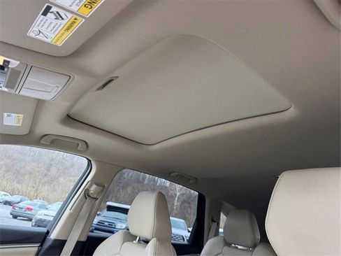 Used 2017 Acura MDX SH-AWD w/ Technology Package image 16