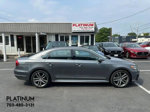 Used 2017 Volkswagen Passat 1.8T R-Line FWD image 2
