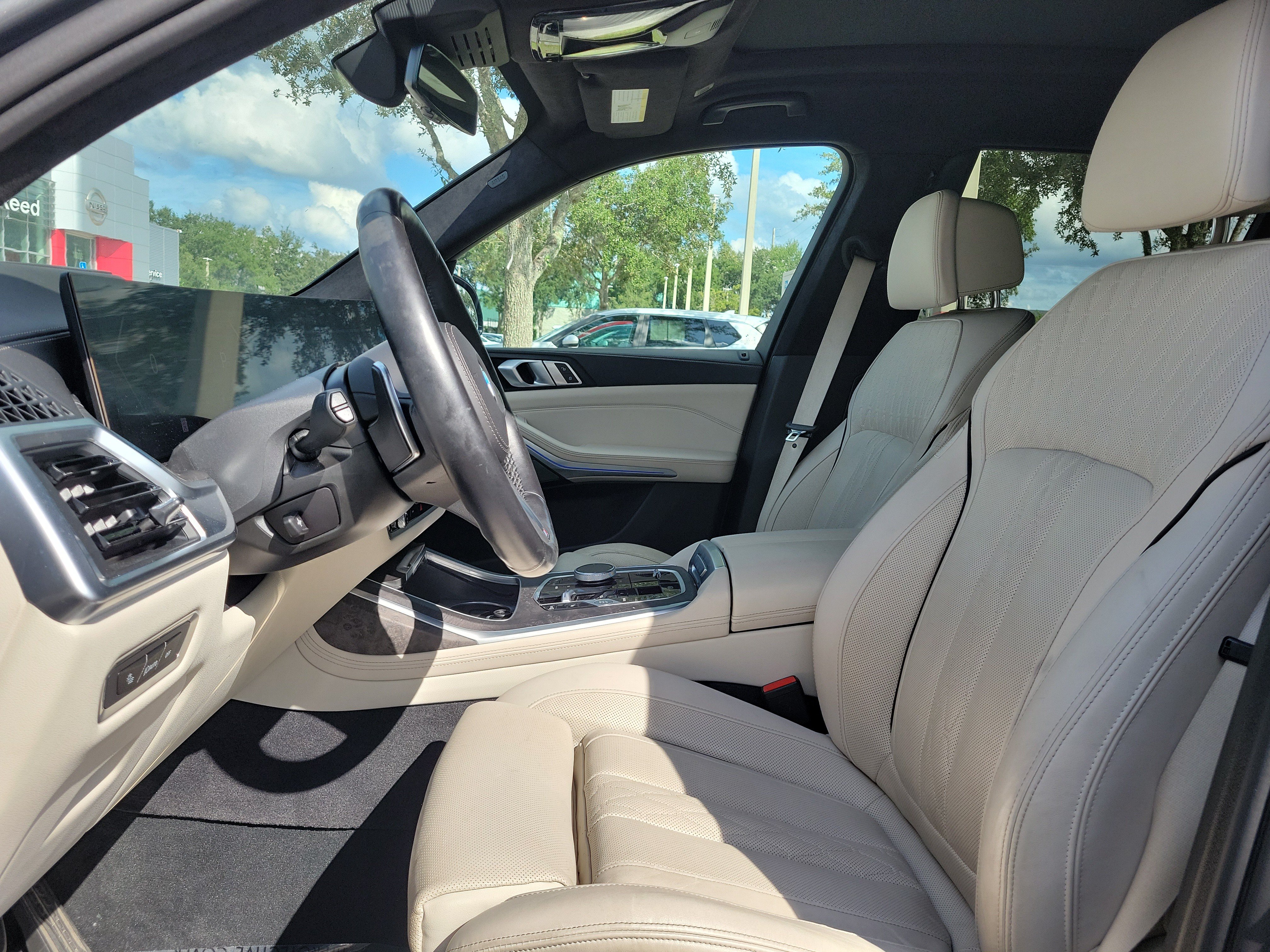 Used 2024 BMW X7 xDrive40i w/ M Sport Package AWD/4WD image 11