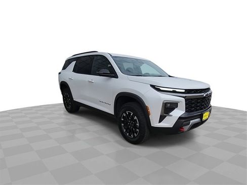 Used 2025 Chevrolet Traverse Z71 w/ Enhanced Driving Package image 2