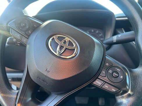 Used 2025 Toyota Corolla LE image 28