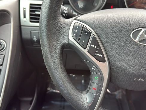 Used 2017 Hyundai Elantra GT FWD image 31