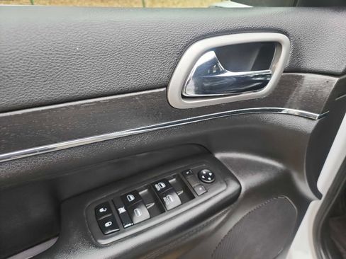 Used 2018 Jeep Grand Cherokee Limited RWD image 15