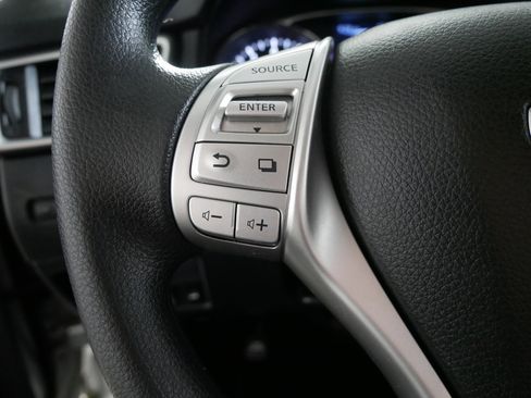 Used 2016 Nissan Rogue S image 27