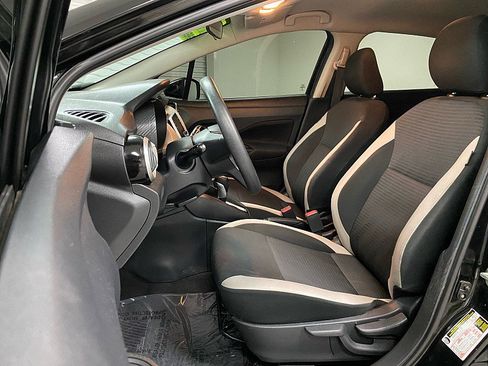 Used 2021 Nissan Versa SV image 10