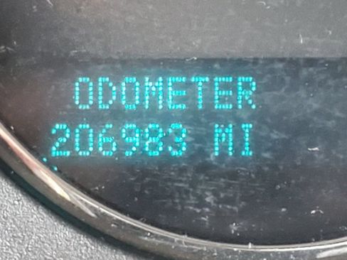 Used 2011 Chevrolet Avalanche LS RWD image 17