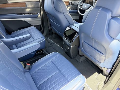 Used 2026 Cadillac Vistiq Premium Luxury w/ LPO, Floor Liner Package AWD/4WD image 14