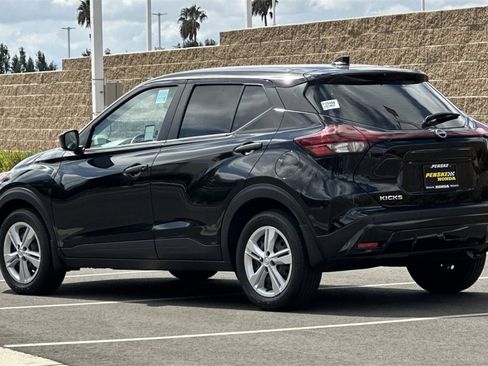 Used 2023 Nissan Kicks S image 6