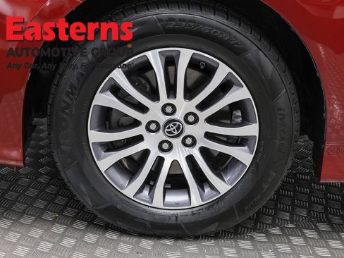 Used 2019 Toyota Sienna XLE FWD image 34