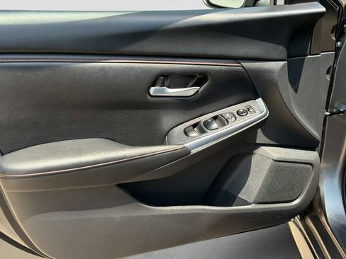 Used 2025 Nissan Sentra SR FWD image 17