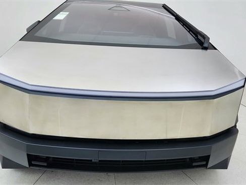 Used 2025 Tesla Cybertruck AWD Crew Cab image 8